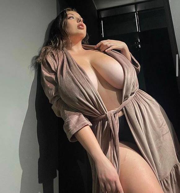 Esenler Escort Bayan Alev İle Sonsuz Tutku Seninle